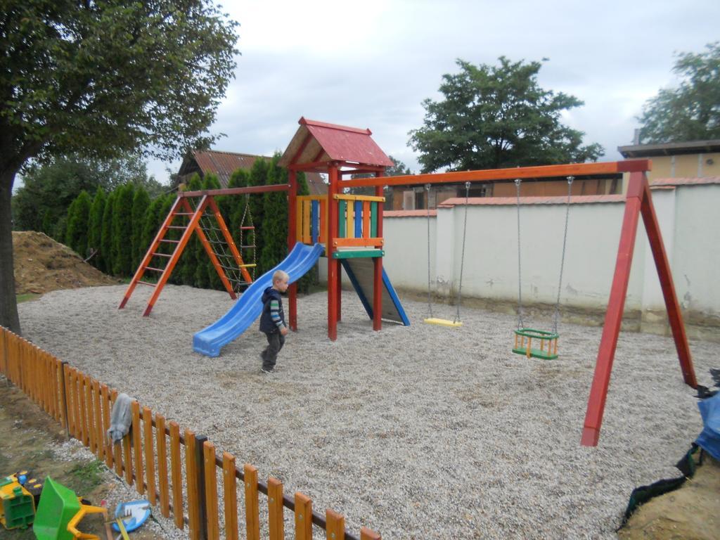 Hatarmenti Vendeghaz Zsira Exterior photo