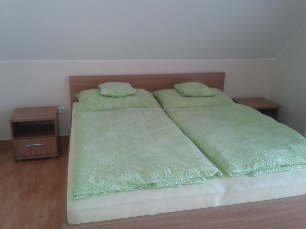 Hatarmenti Vendeghaz Zsira Room photo